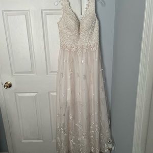 Size 8 Ivory Wedding Dress